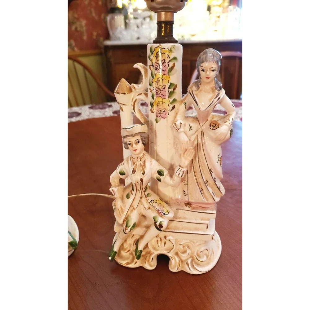 Vintage WALES Victorian Colonial Couple Figurine Lamp Made in Japan